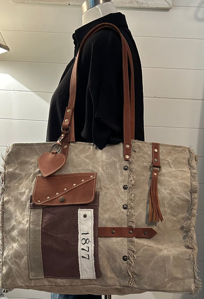 Myra Yesteryear Weekender Bag